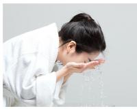 洗面奶的正确用法是什么（选购洗面奶的注意事项）